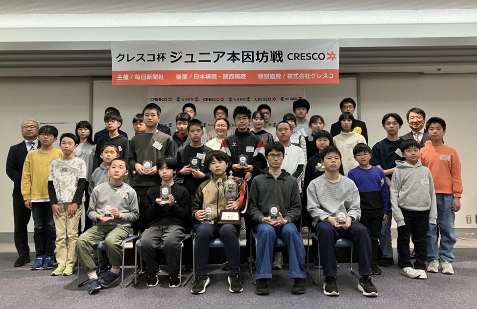 戦いを終え、全員で記念写真